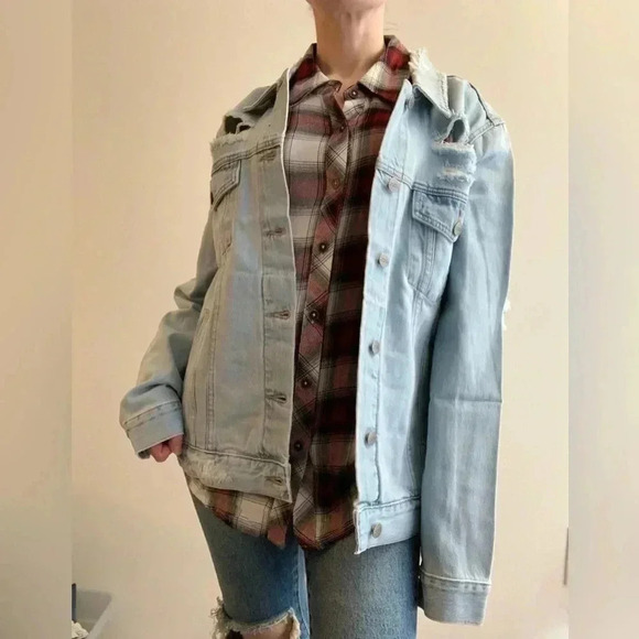 Urban Outfitters Neon Blonde Jean Jacket Light Wash Denim Distressed Blue XS - Picture 7 of 16